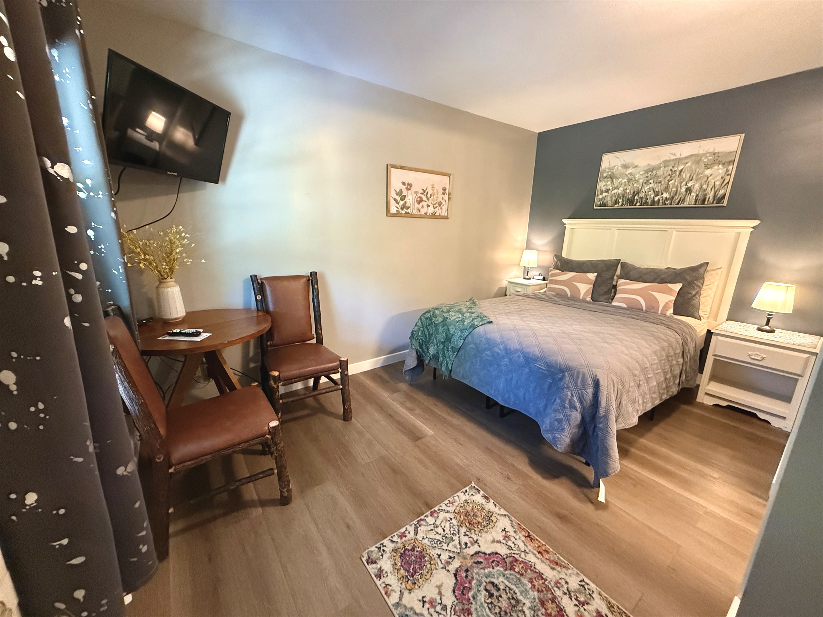 Small table and chairs in the queen room.