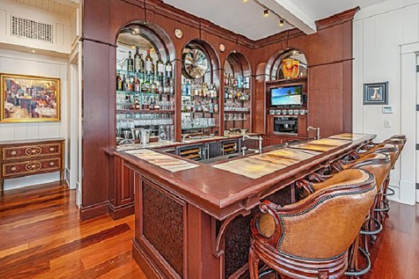 Bar/Billiard Room