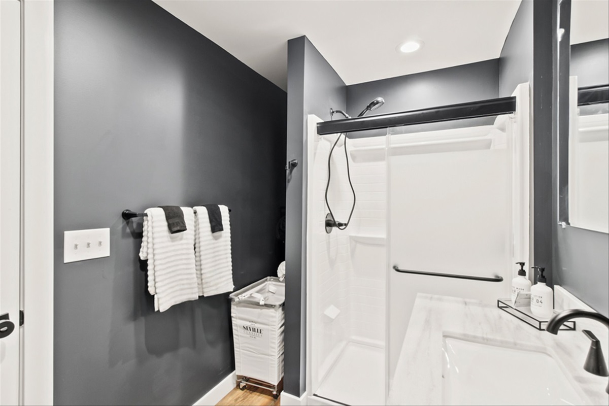 The Loft on Waterbury - Shower