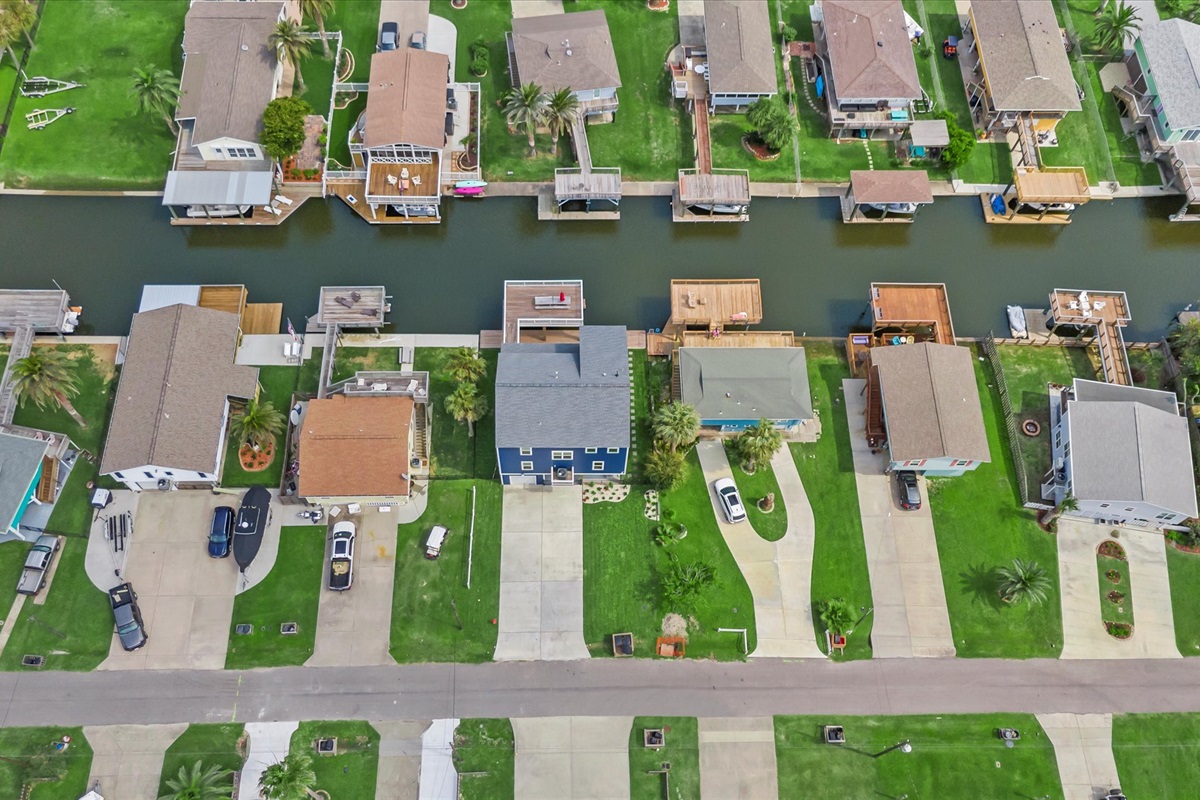17f4efc45cda401e9028f96533b02a4c Large | Beachhouse | Texas | TX | Vacation Homes | Galveston | Crystal Beach | Kokomo | Breezy Days | Beachfront Elegance | Sunrise Serenity | Southern Sands Property Management, LLC