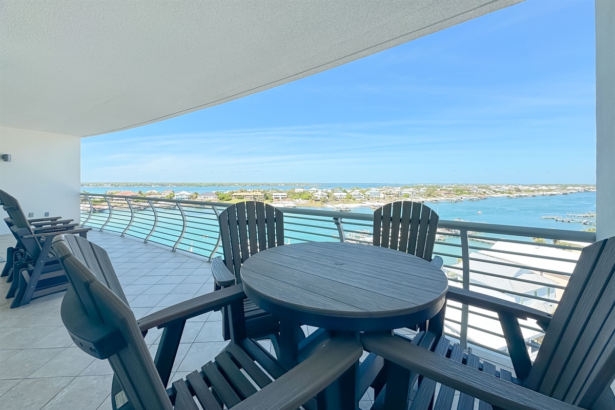 Indoor-outdoor living seamlessly blends in this dining space, with direct access to a balcony overlooking the stunning Ole River.