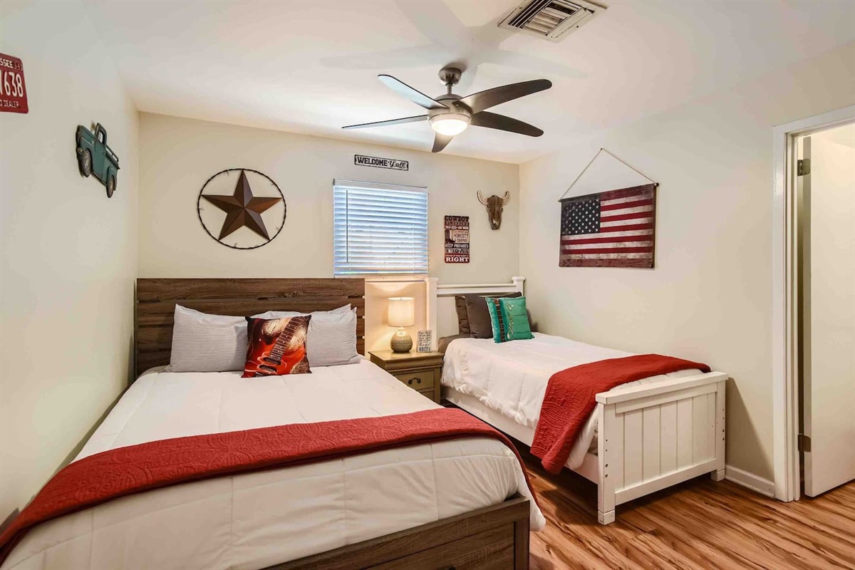 Bedroom 2 - Queen Bed & Twin Bed