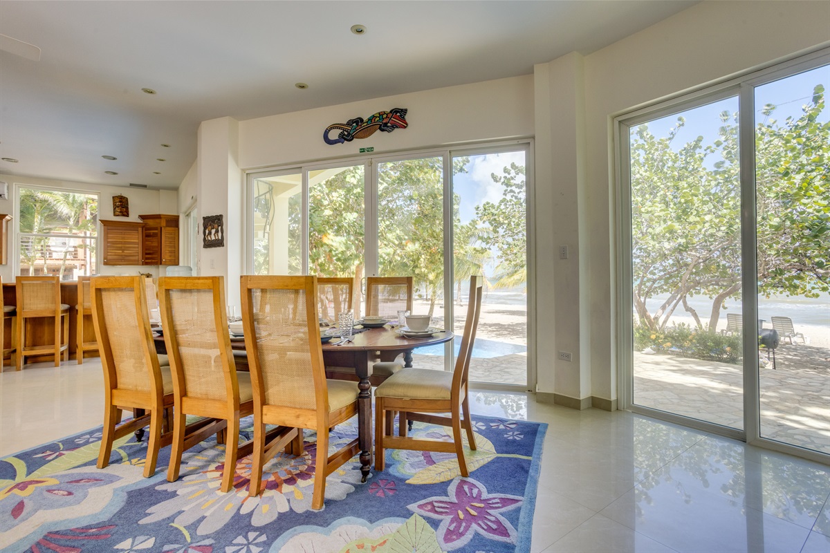 Dinning Room Area with Pol view