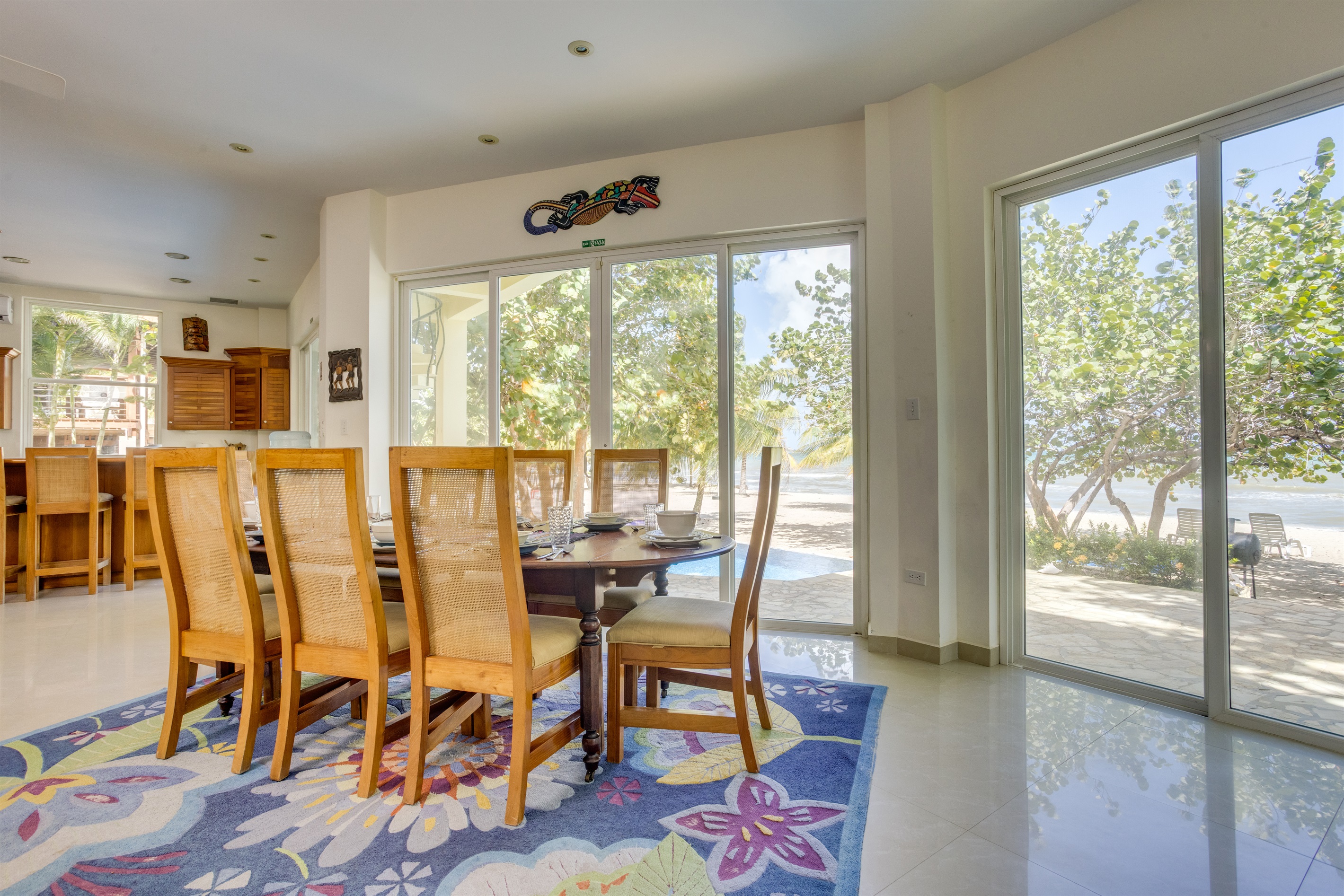 Dinning Room Area with Pol view