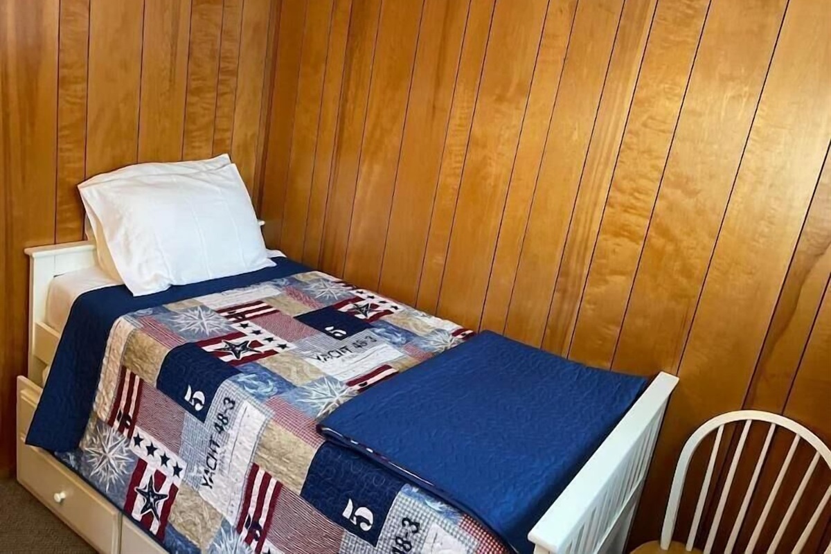 twin bed with trundle