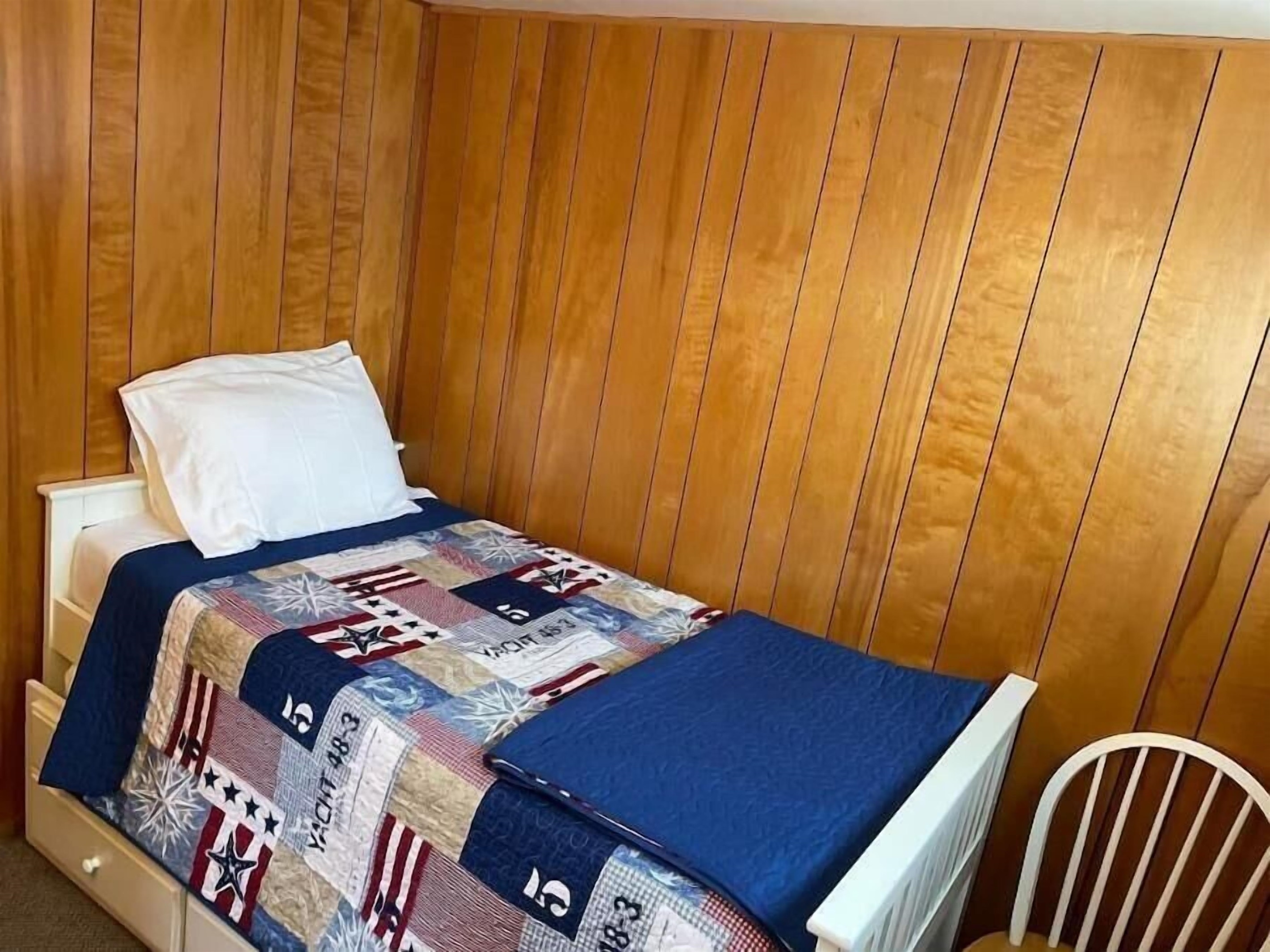 twin bed with trundle