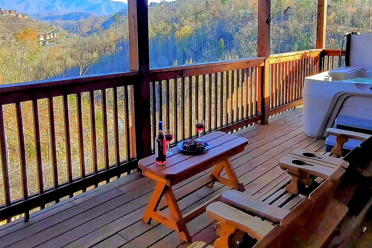 Peaceful afternoon on the deck 🧡