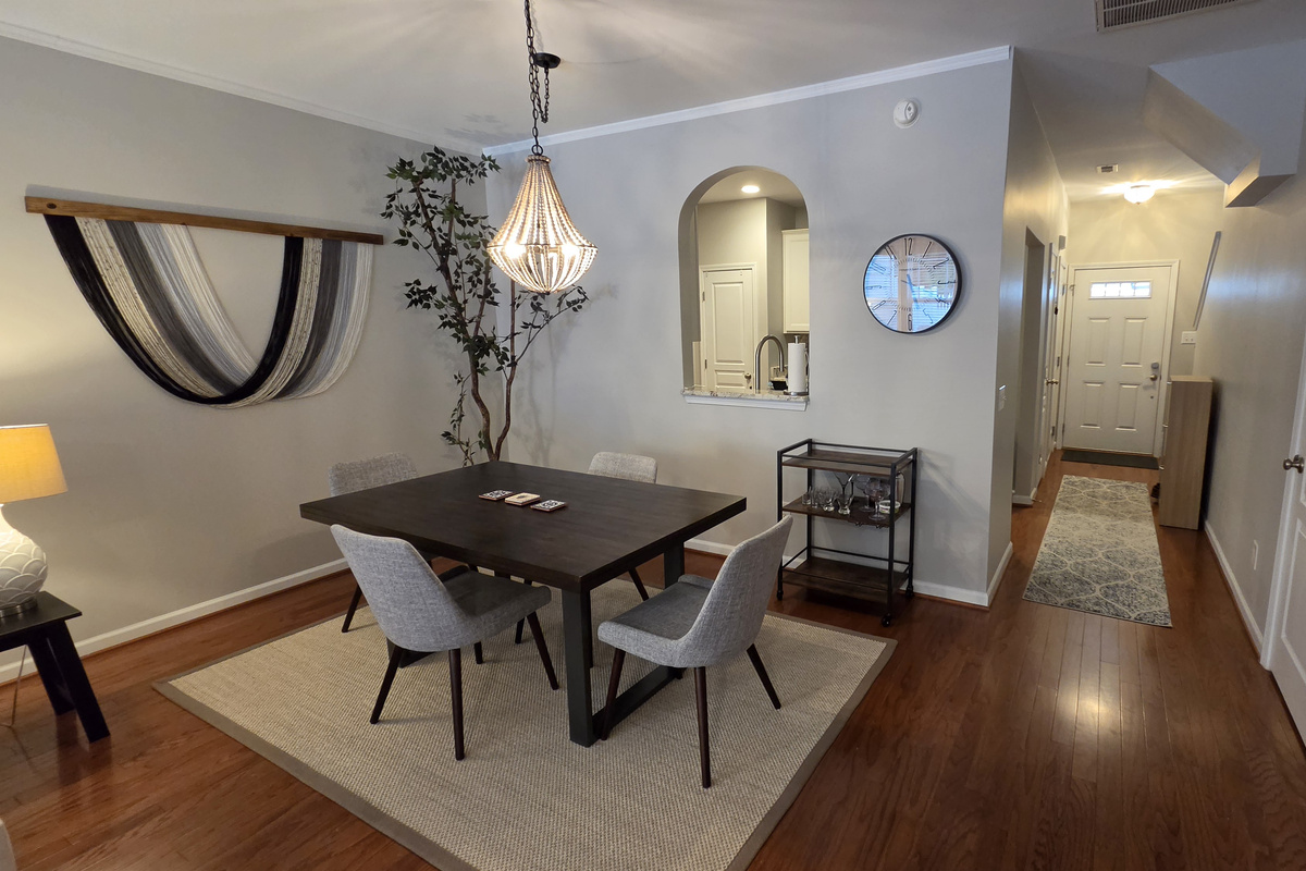 Modern / Open Dining area