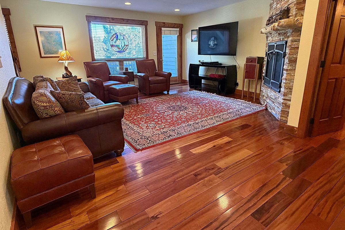 Spacious living room