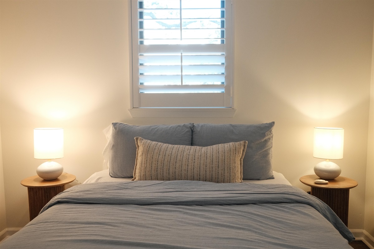 Bedroom 2 w/ queen bed