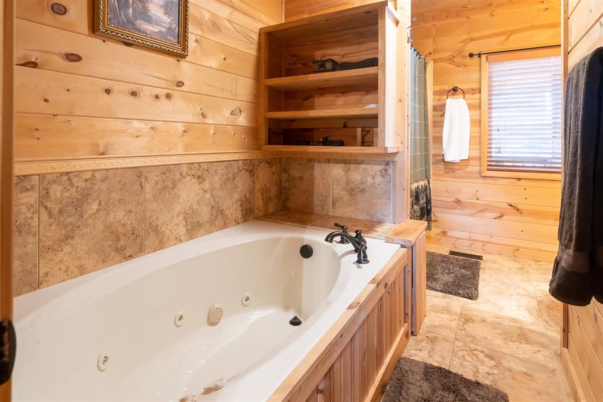 En-suite master bathroom #1 with jetted bath tub