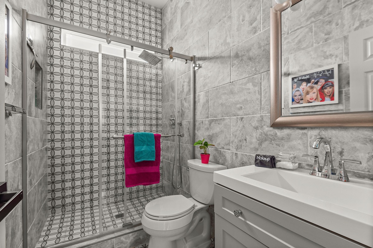 Bathroom main floor