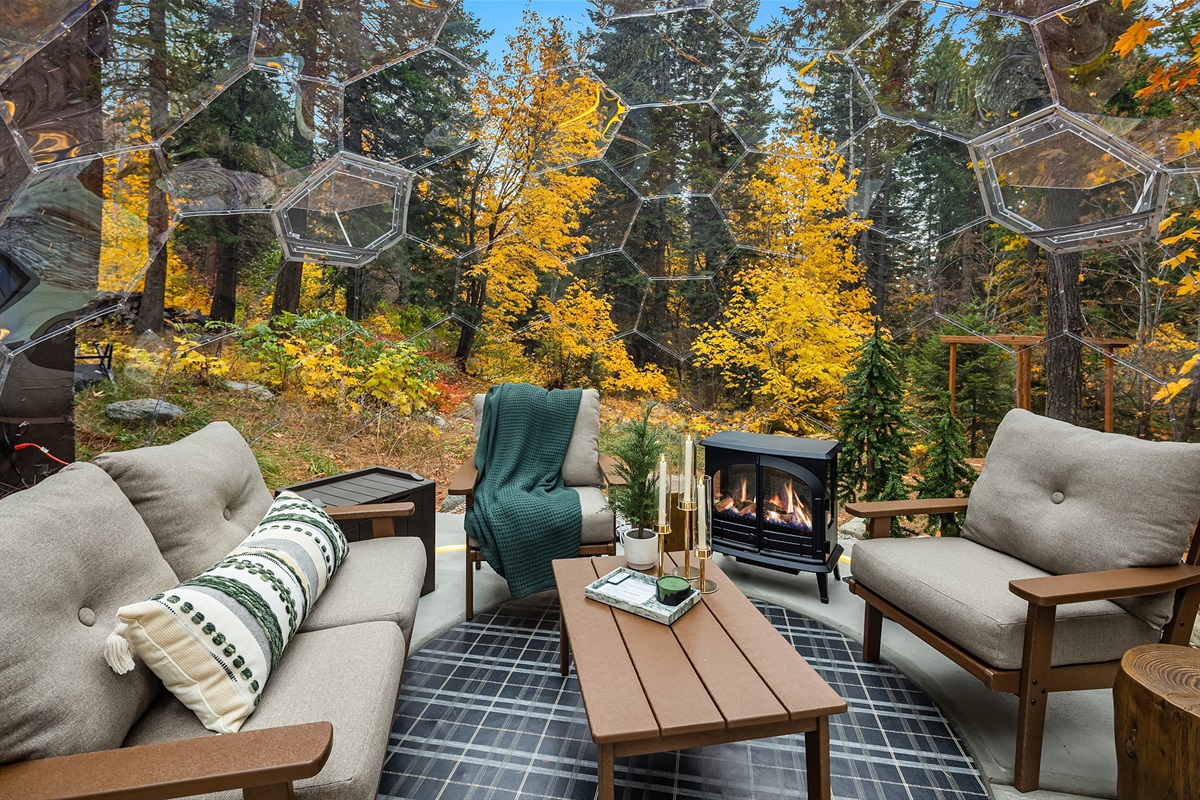 Geo Dome - lounging under the stars, all year round!