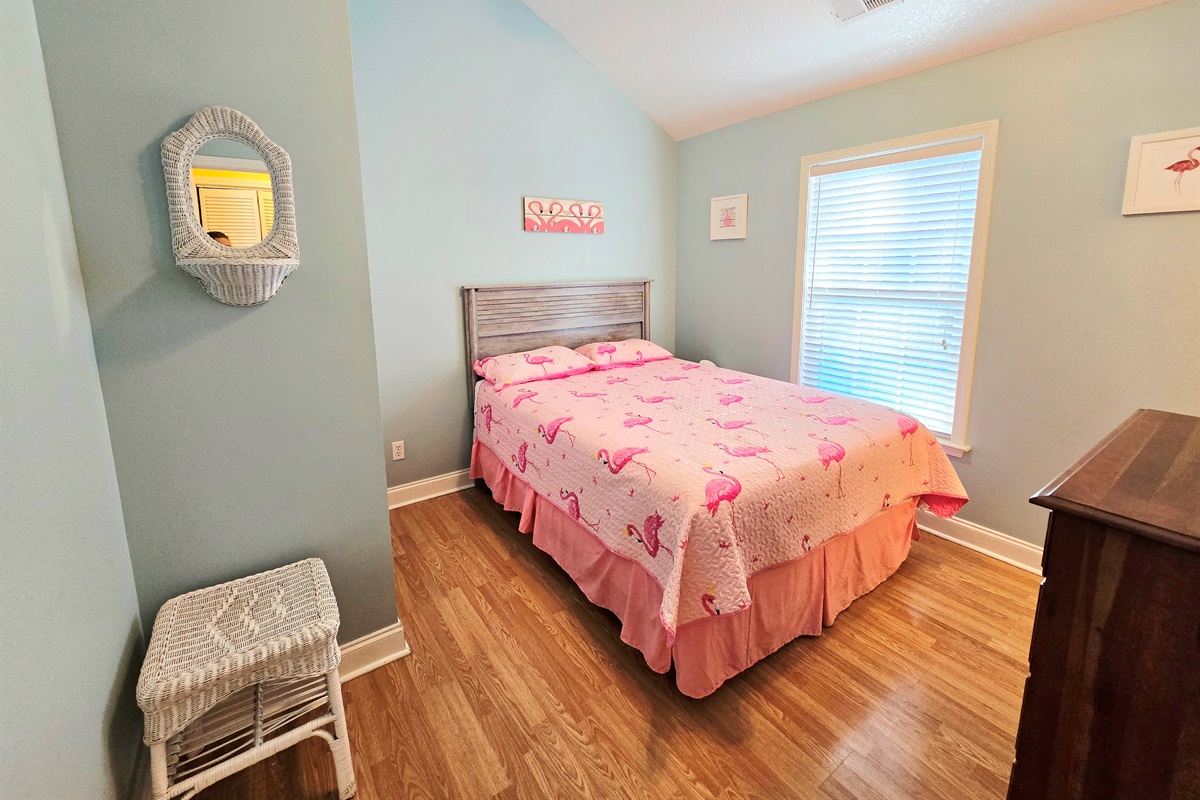 Primary Bedroom - Queen Bed