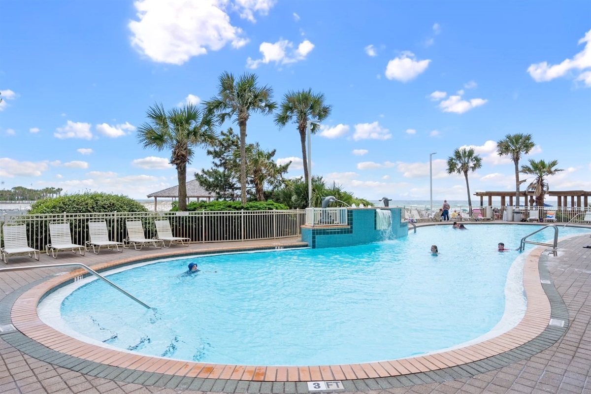 Another view of the dolphin pool. 