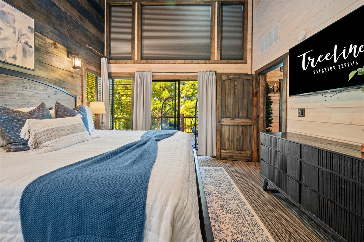 Drift off to sleep in this comfortable king bedroom, with natural light and a peaceful vibe.