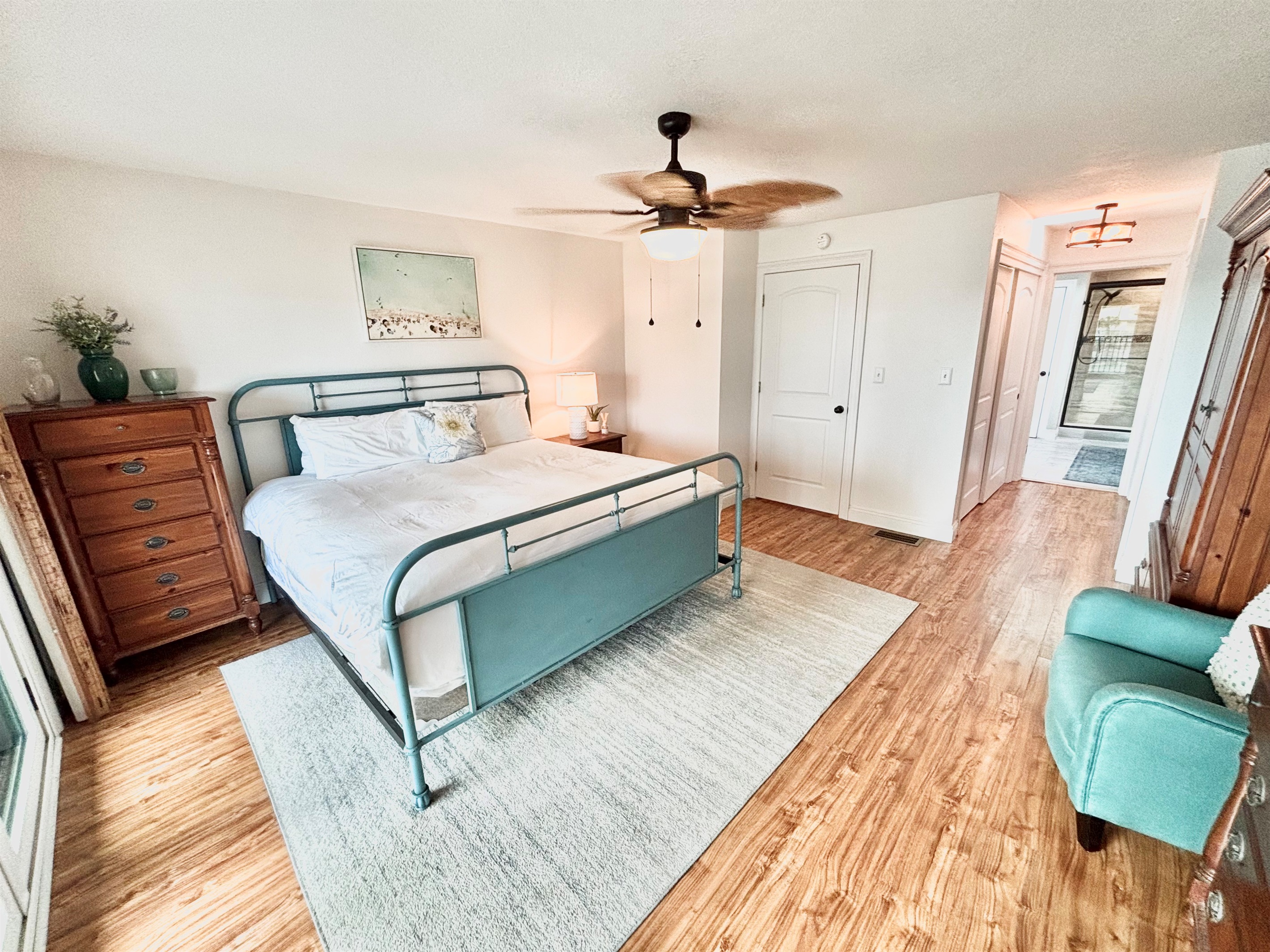 Master bedroom with access to en-suite master bath