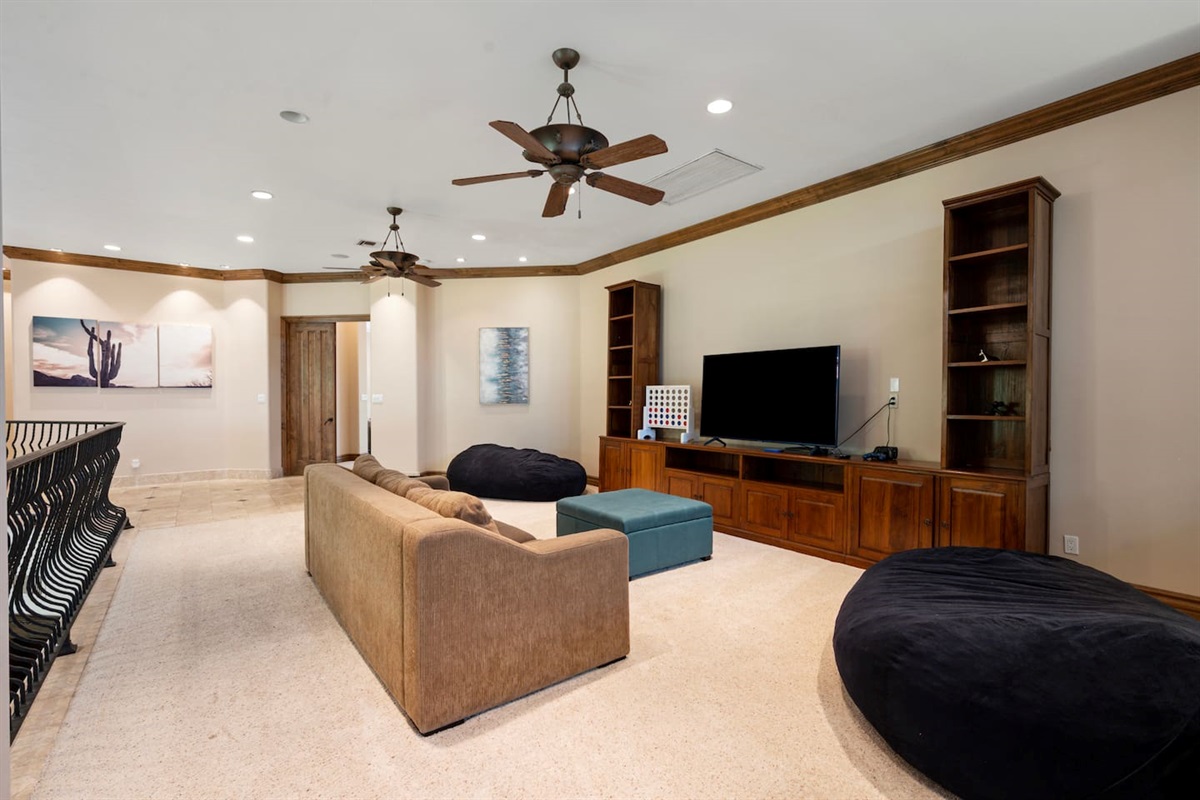 7BR+ Bonus Room Phoenician Mansion w/ Hot Tub&Pool-Heat Avail! — 7BR+Bonus Room Phoenician Estate • Heated Pool + Hot Tub, Phoenix, Arizona — photo 69