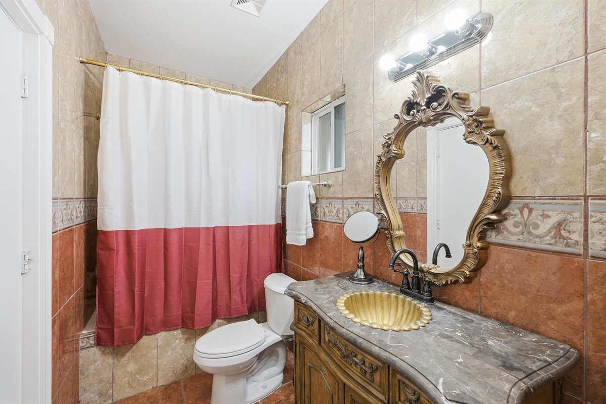 Slip behind the floral curtain into a romantic jetted tub perfect for evening unwinds and candlelit soaks.