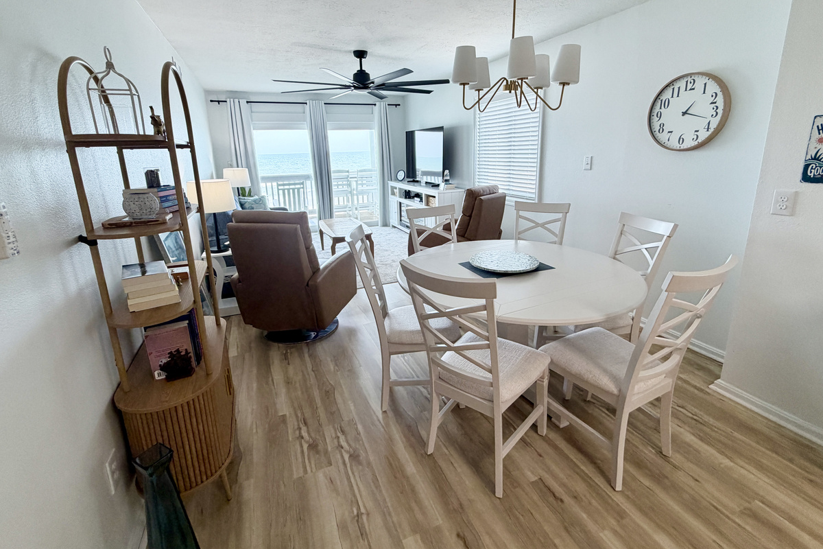 Dining table for 6!