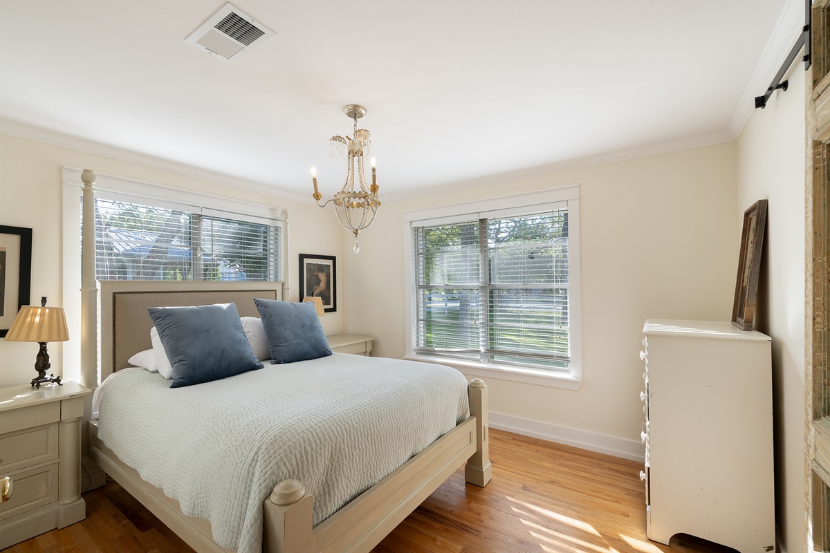 2nd bedroom queen