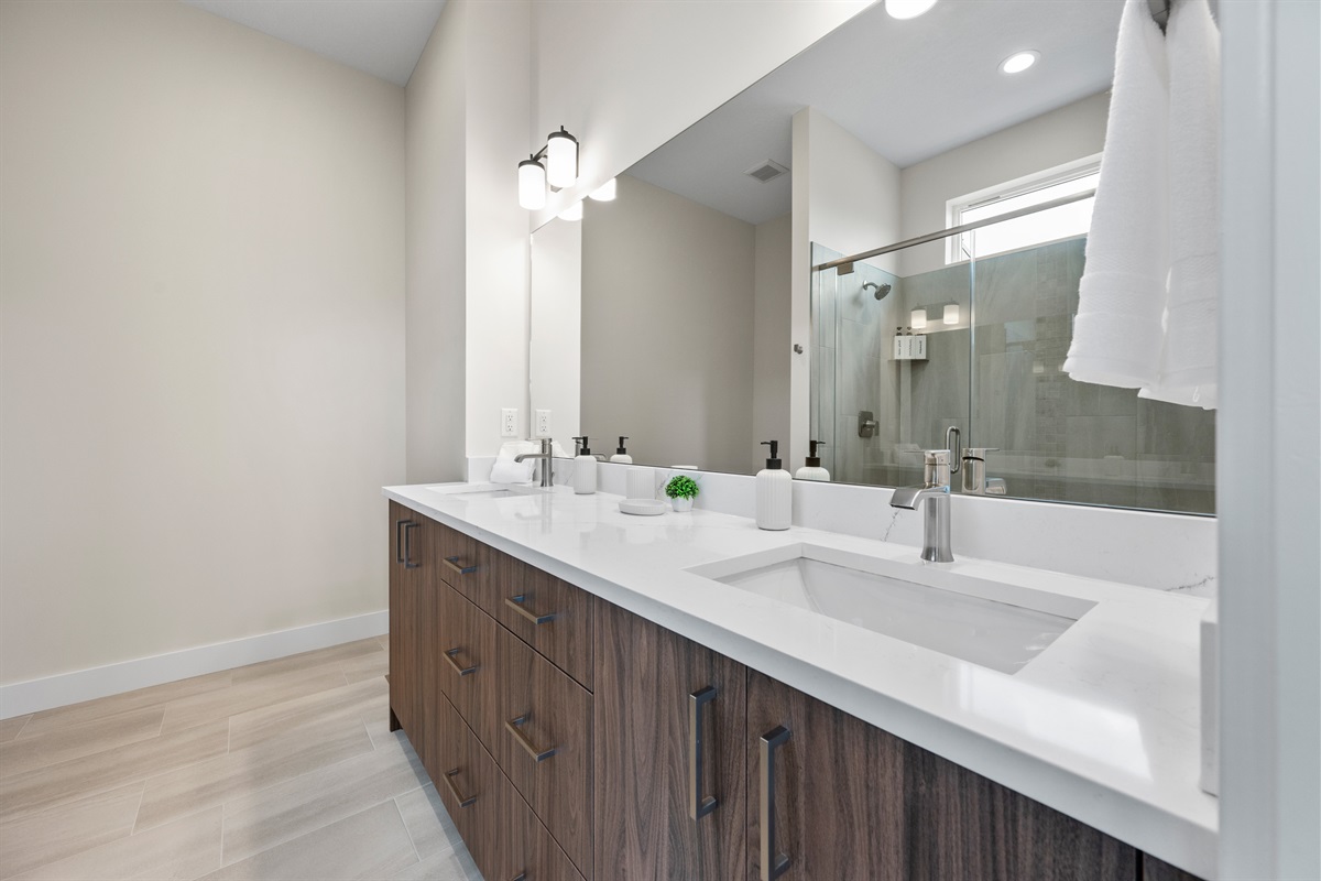 The primary bath has double sinks and quartz countertops.
