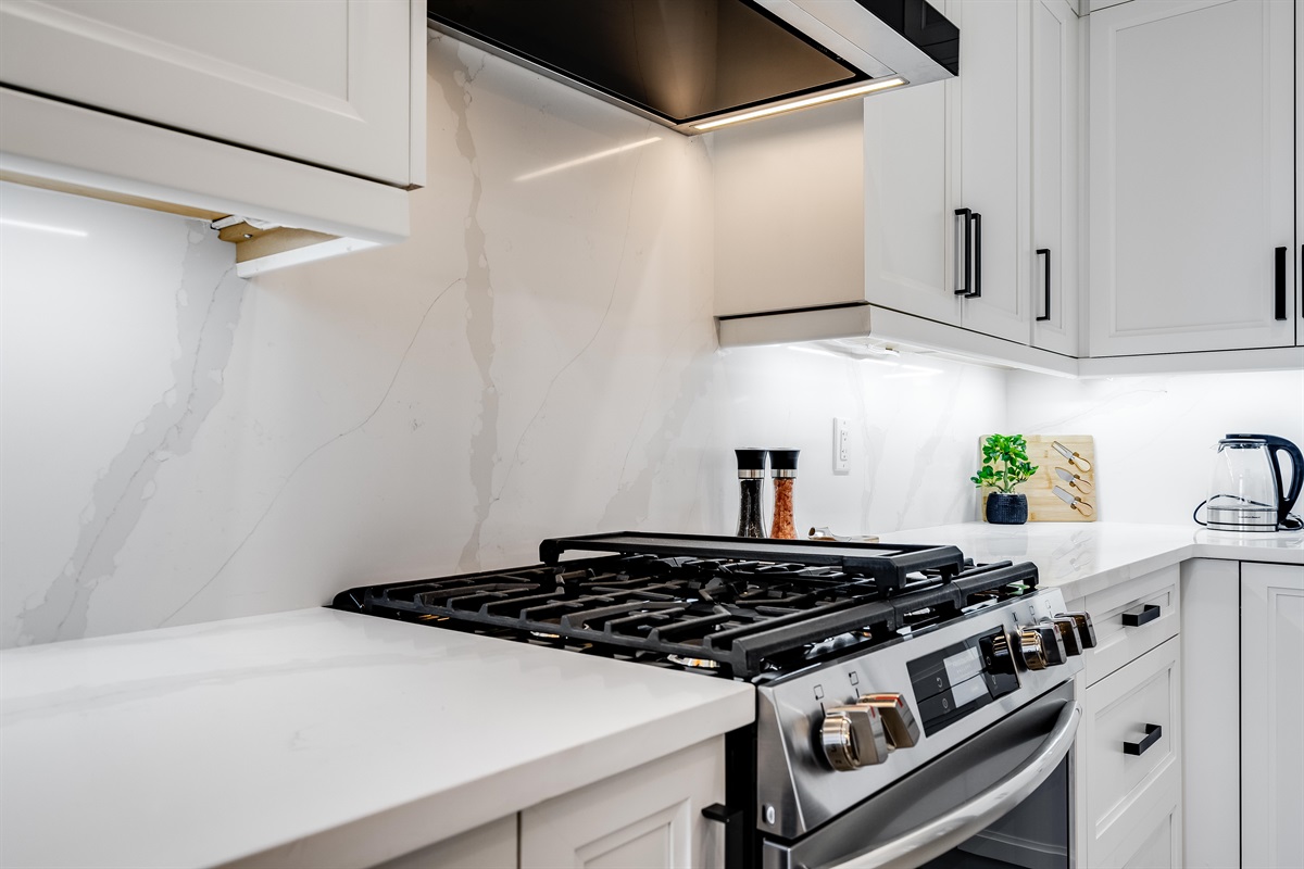 Frigidaire Gallery gas cooktop with oven.