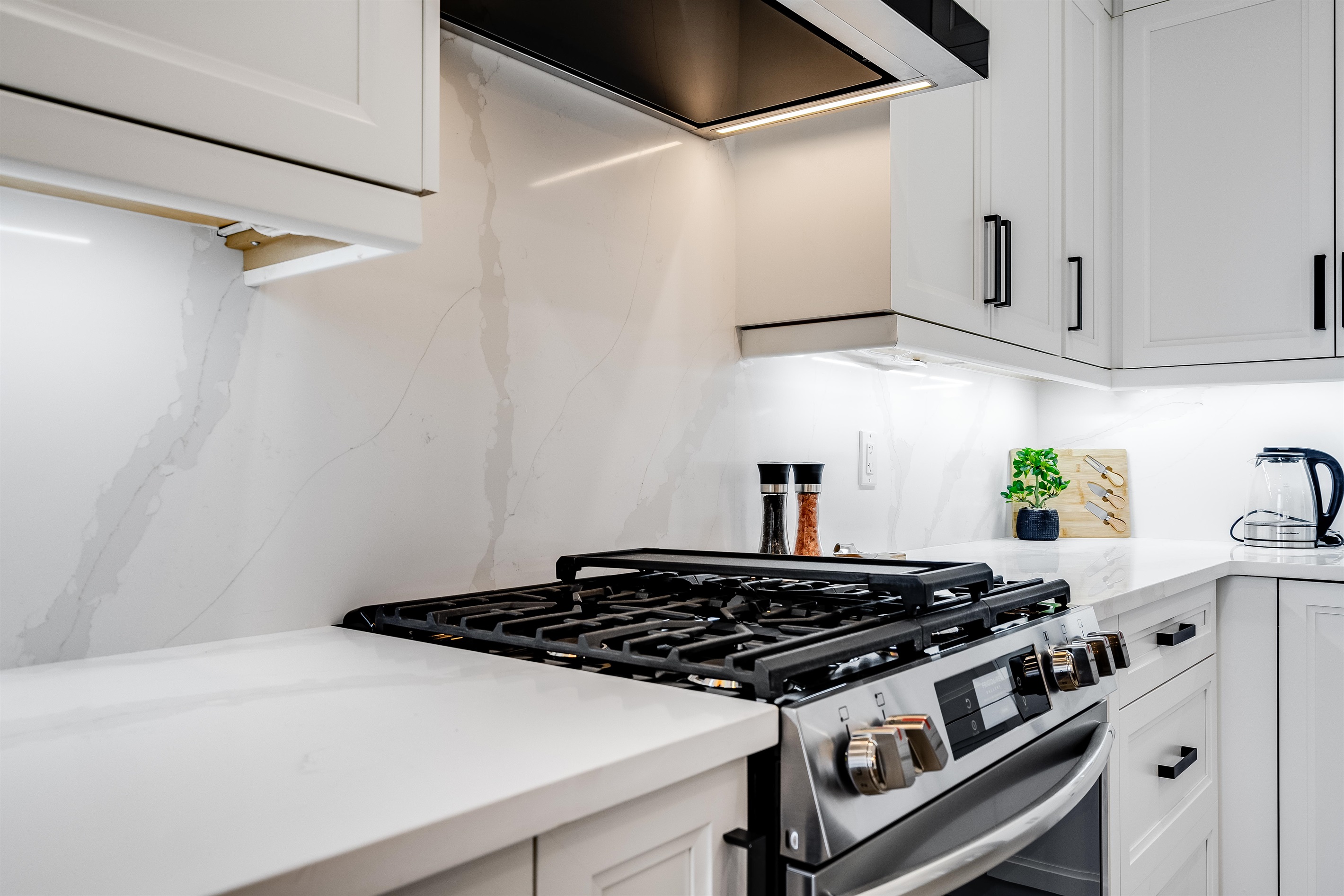 Frigidaire Gallery gas cooktop with oven.