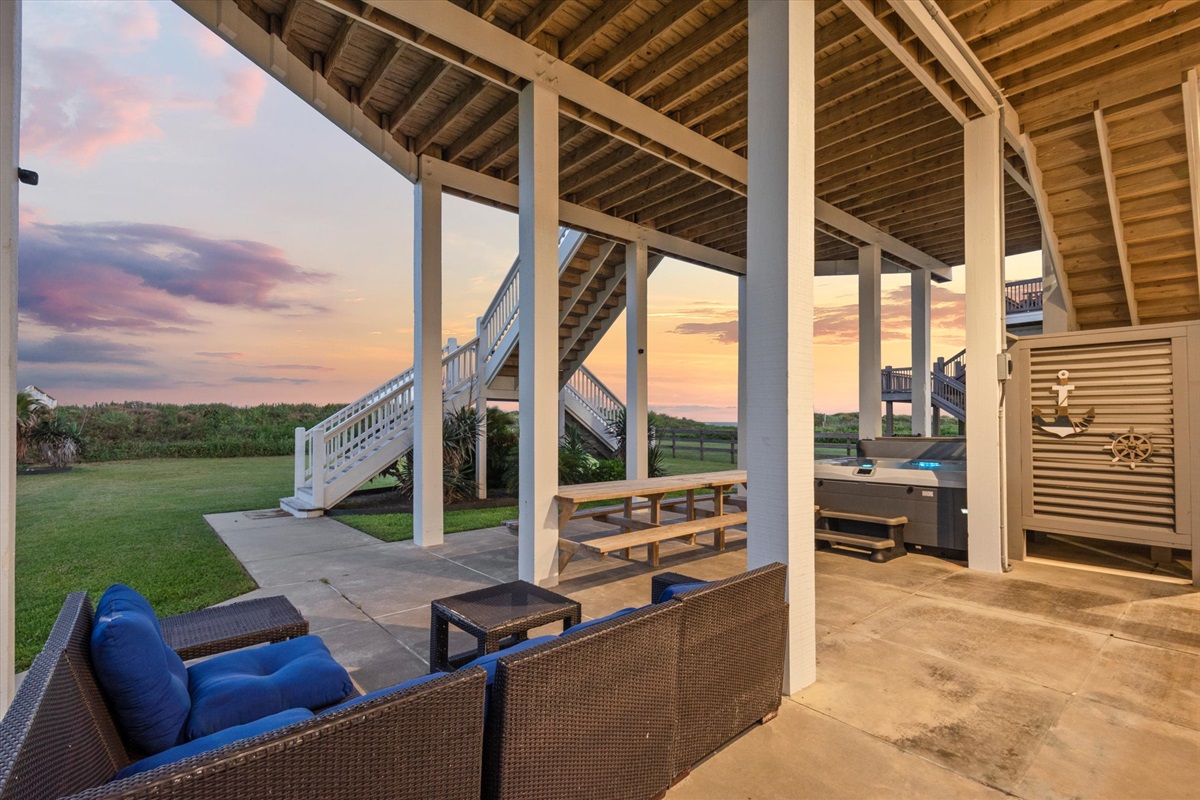 1847e0ef1ebb4ff2a5e77fb2096a3868 Large | Beachhouse | Texas | TX | Vacation Homes | Galveston | Crystal Beach | Kokomo | Breezy Days | Beachfront Elegance | Sunrise Serenity | Southern Sands Property Management, LLC