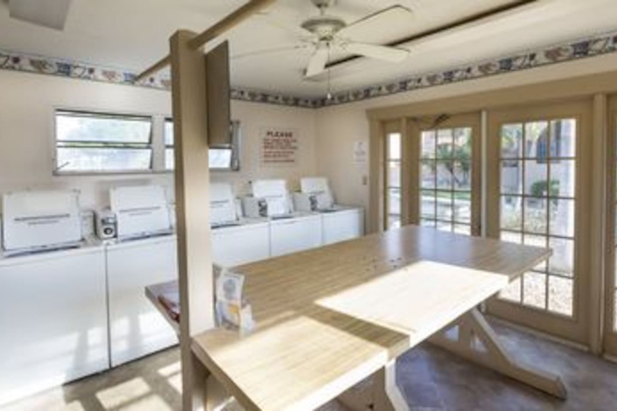 LAUNDRY ROOM FOR MULTIPLE LOADS