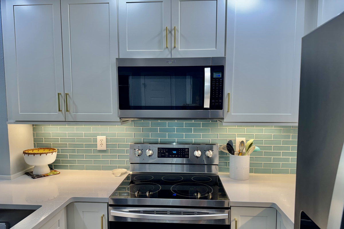 Very nice appliances and look at that precious back splash and cabinets to the ceiling!
