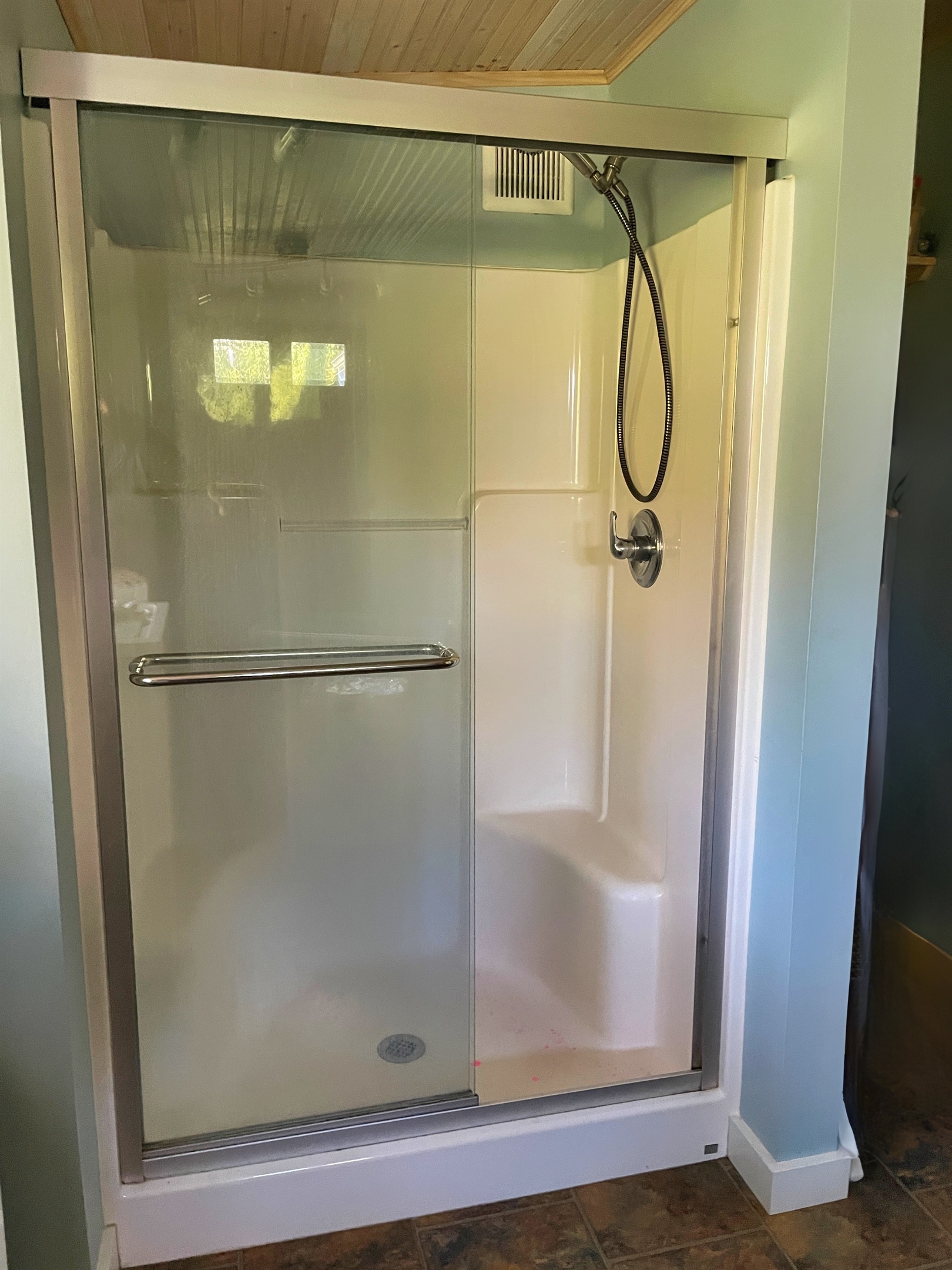 Little Pines shower off queen bedroom