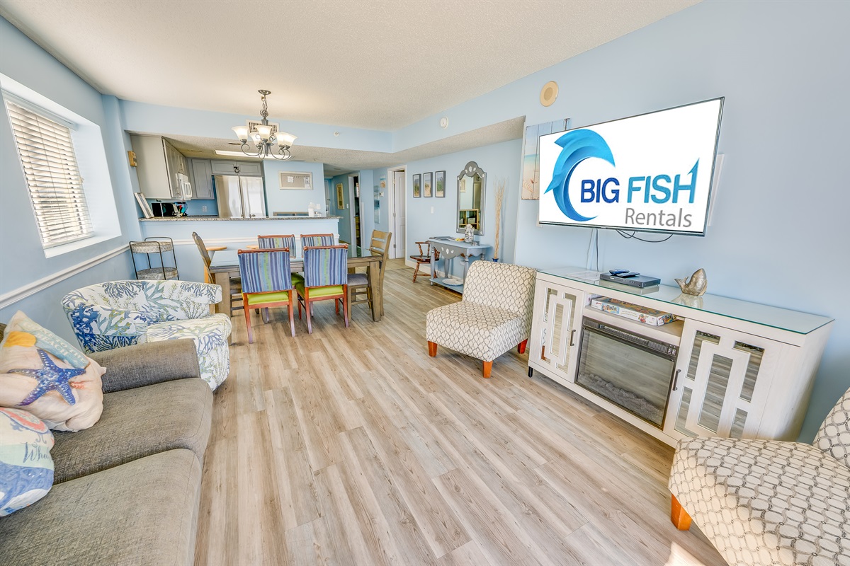 Living Room with Stunning Views🌊☀️