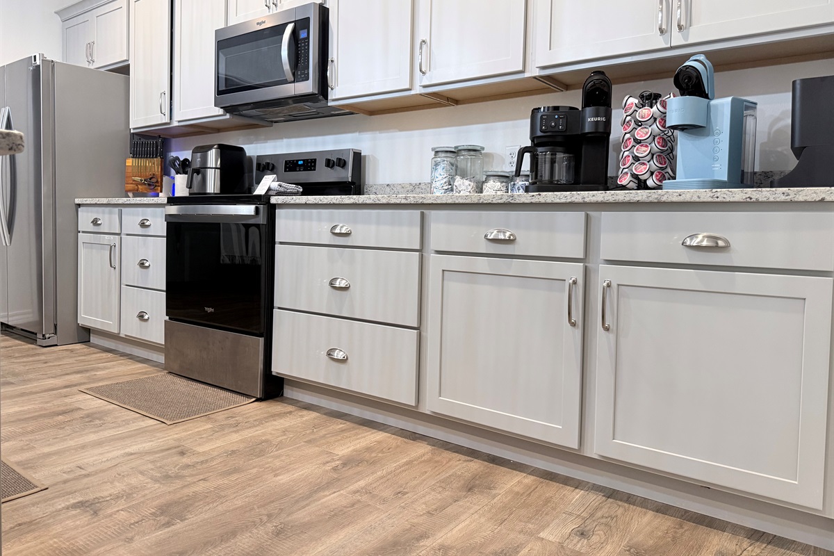 Lots of working space for multiple people in kitchen