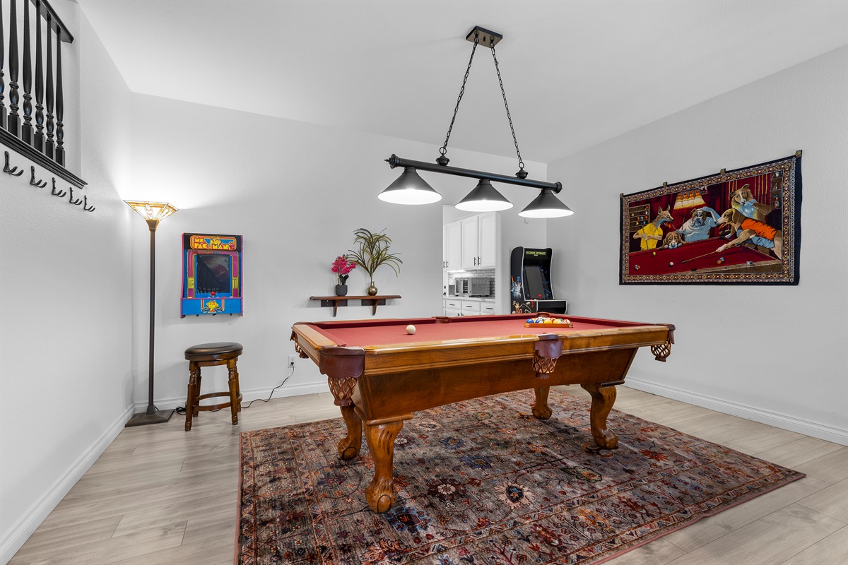 Awesome indoor game room with a true slate pool table and 2 arcade machines, Ms. PacMan and Legends Ultimate Mini.  It's Showtime!