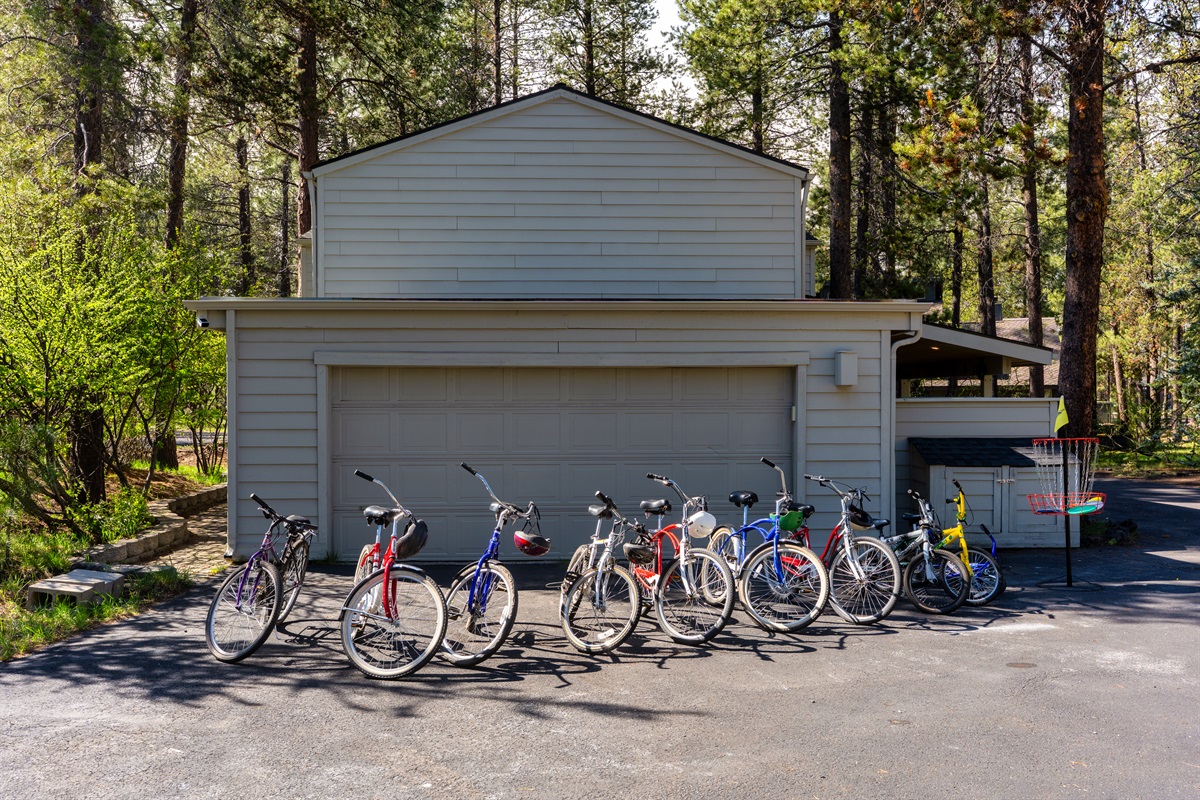 Explore Sunriver’s scenic trails on bikes, with miles of paved paths winding through forests, along the river, and connecting you effortlessly to the Village and nearby attractions.