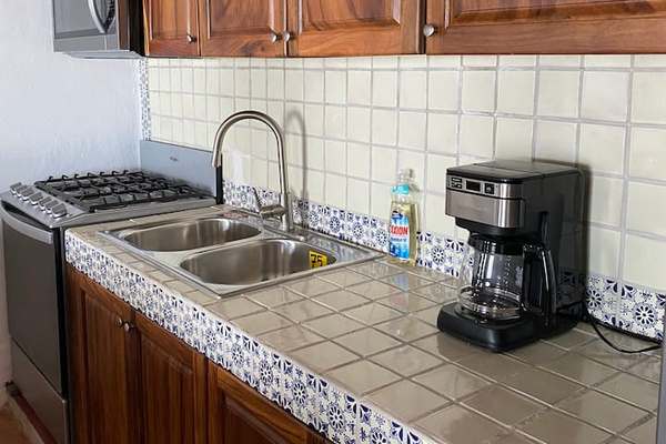 Plenty of counter space.
Suficiente espacio en la cocina.