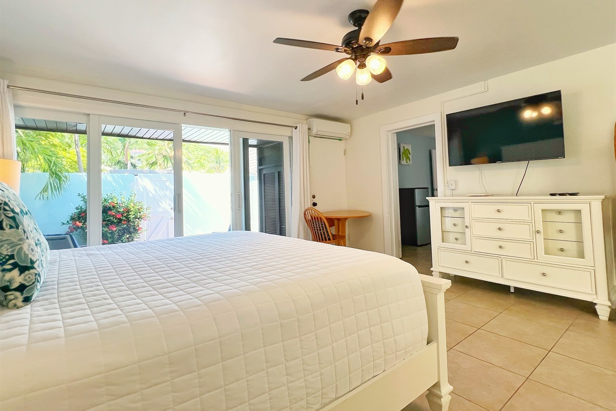 Tranquil and inviting, these bedrooms provide a perfect night&rsquo;s rest after island adventures.