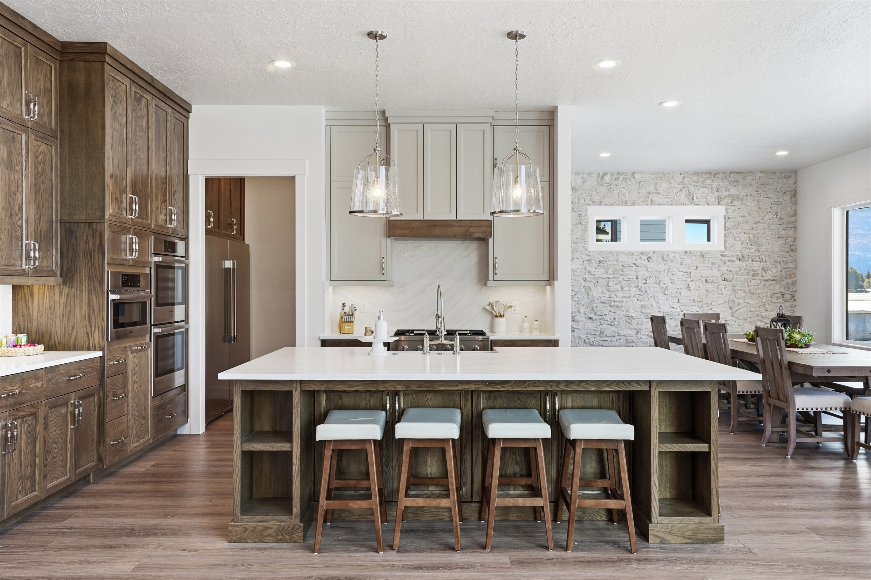 Cook Gourmet Meals in This Modern Chef’s Kitchen