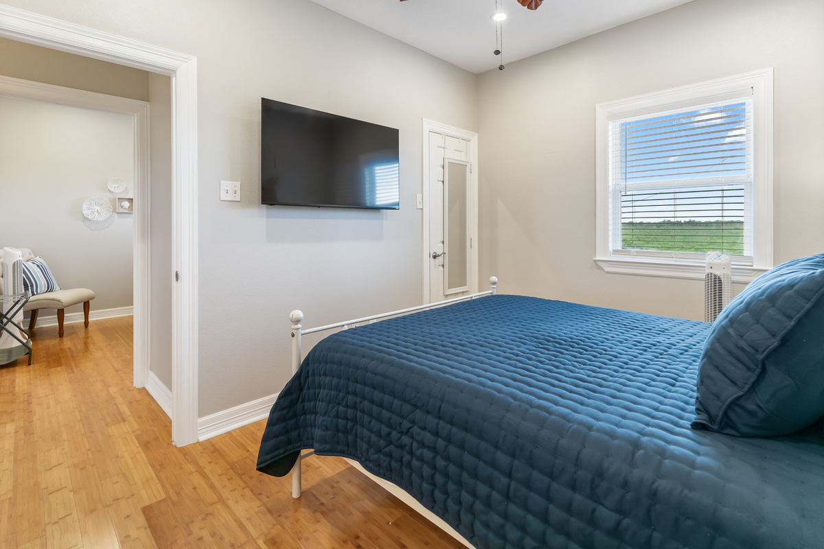 Primary Bedroom with Queen Bed.