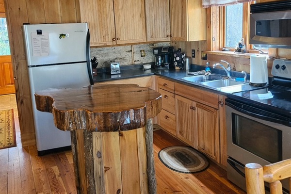 Equipped kitchen for your use.