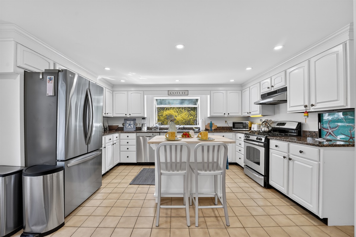 Enjoy cooking your favorite dishes in the well-appointed kitchen