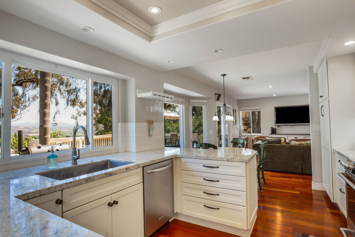 Kitchen, Casual Dining for 4 & Comfortable Family Room with TV and Patio Access