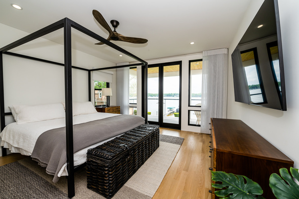 King poster bed, motorized shades, blackout/light filtering