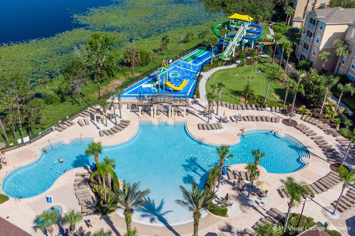 Resort pool & water park