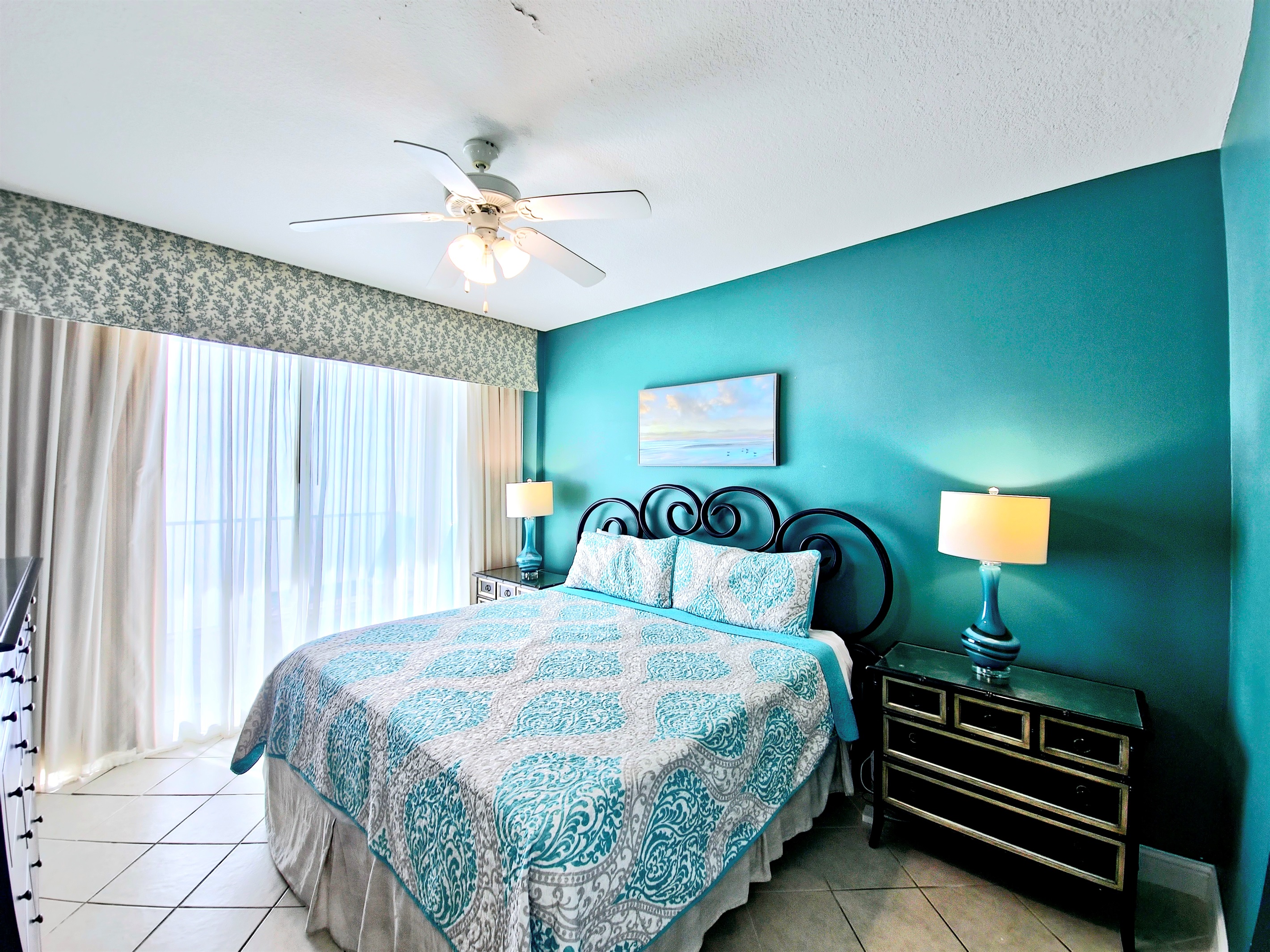 Main bedroom king size bed, flat screen tv, with private balcony access
