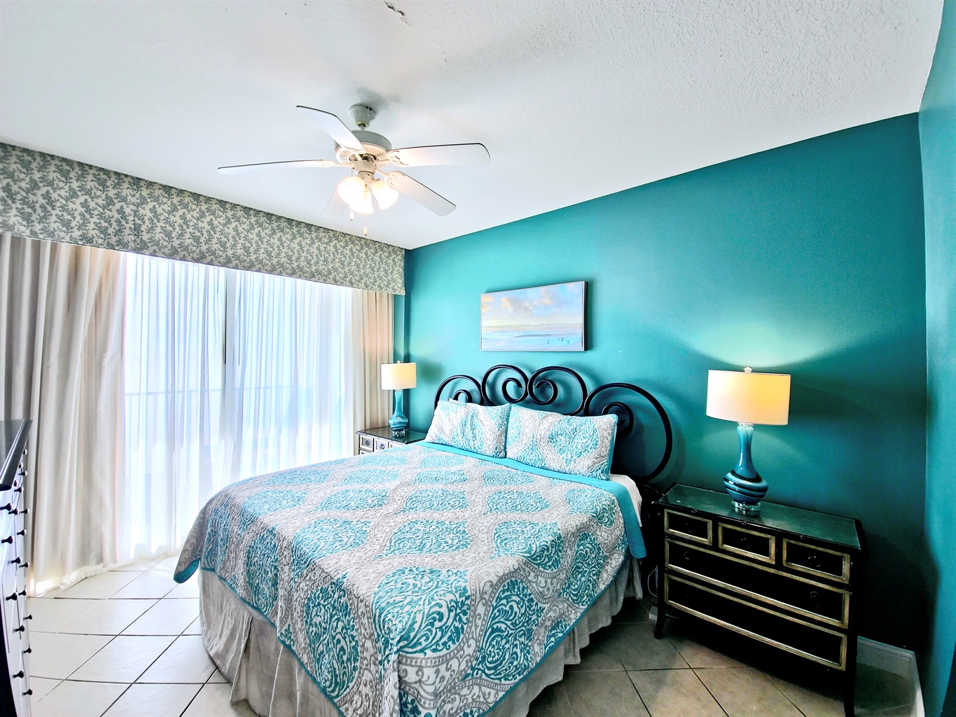 Main bedroom king size bed, flat screen tv, with private balcony access