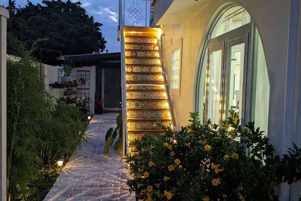 Here is a view at night of the stairs that lead to the Coral Suite. All 186 pieces of it:)