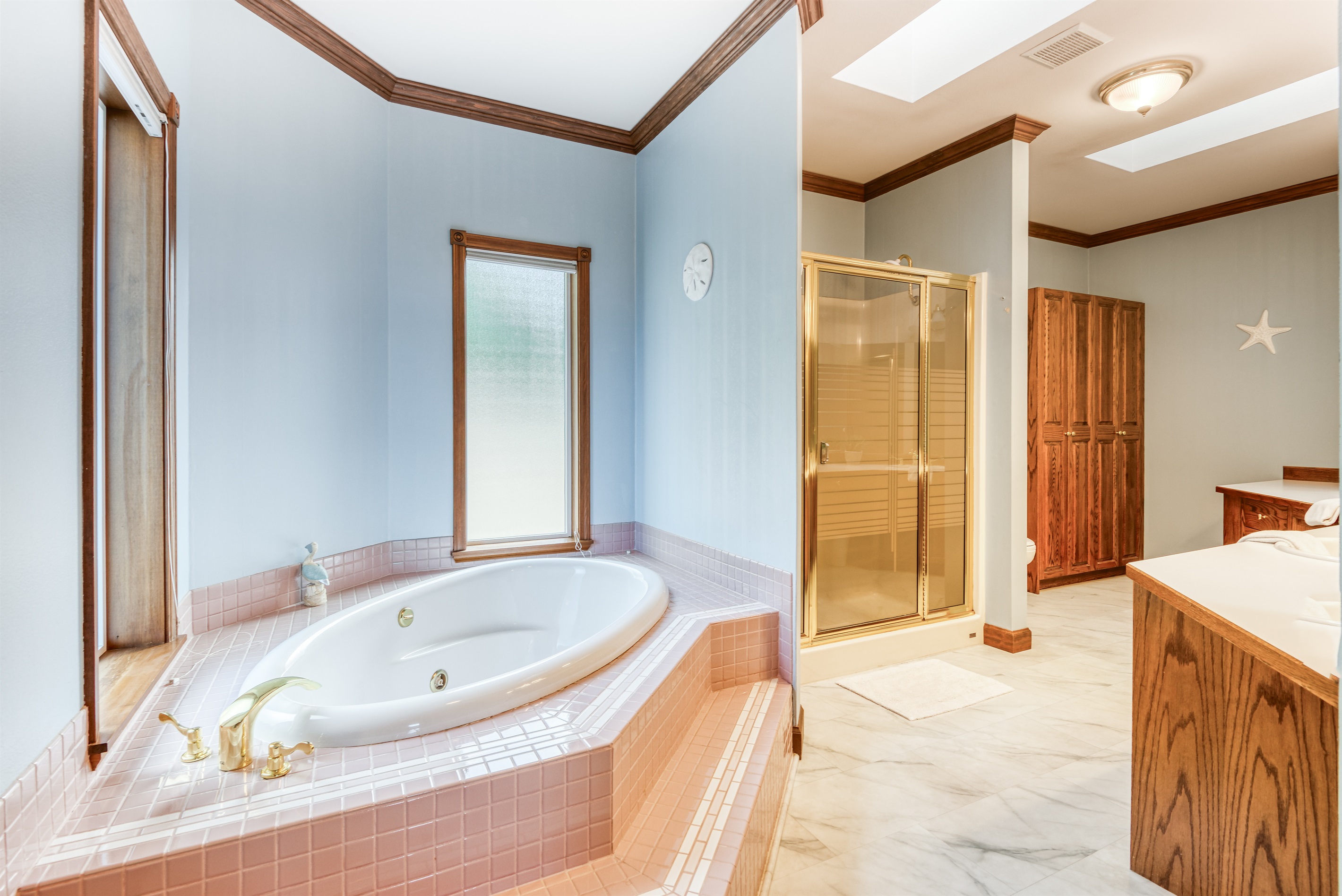 Ensuite Bath for Primary Bedroom