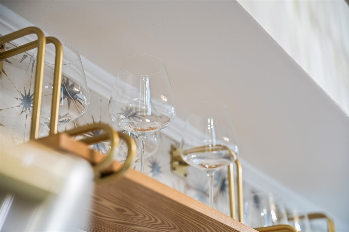 Extra glassware available.